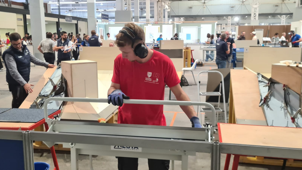 un apprenti en pleine épreuve des worldskills